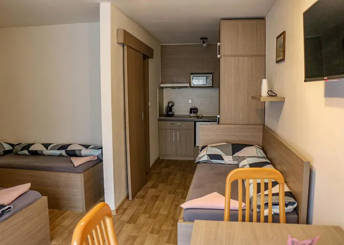 Kotvas بيت ضيافة